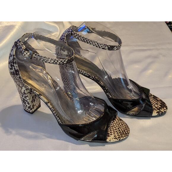 BANDOLINO Isbieal Women's Open Toe Heeled Sandals Ankle Strap Blk White Snake 9M - Picture 1 of 9